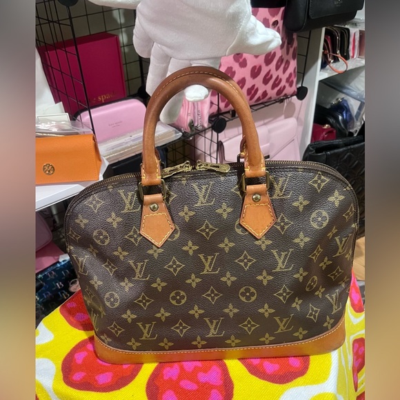 Louis Vuitton Alma in Beautiful Condition! - Picture 14 of 15